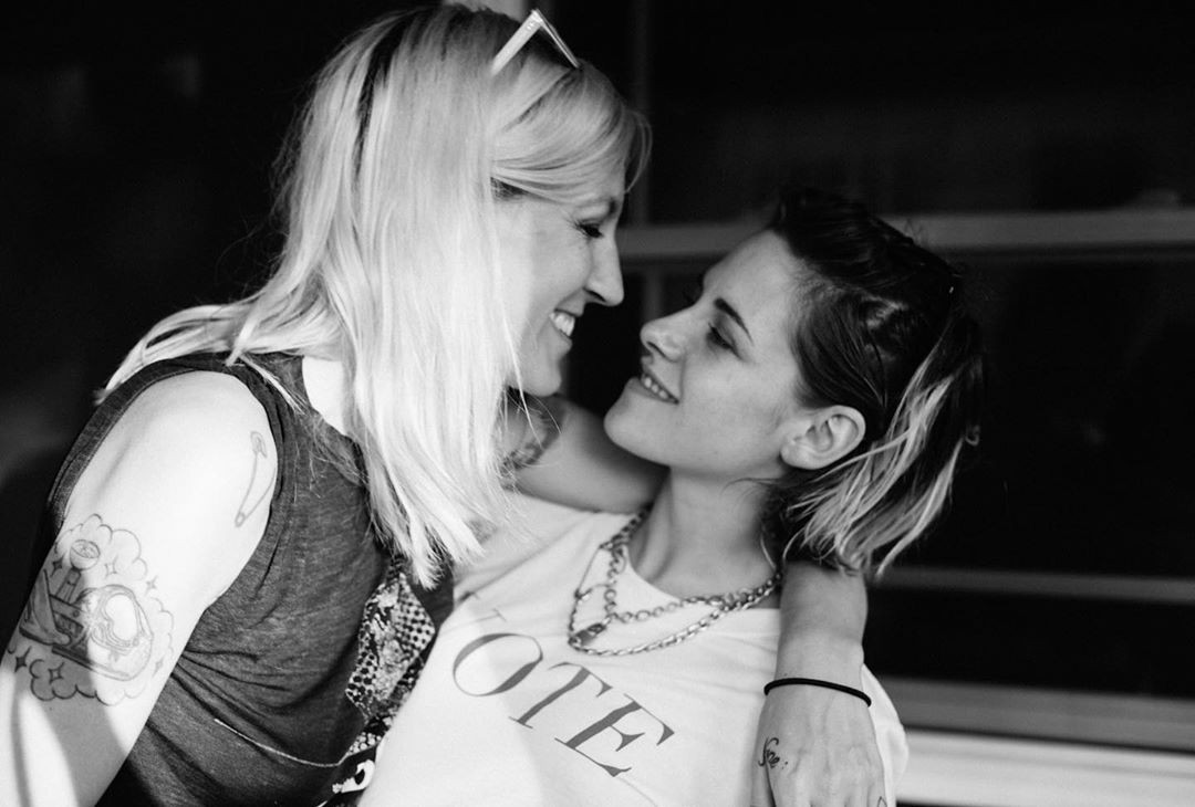 Namorada de Kristen Stewart compartilha foto romântica das duas e fãs ...