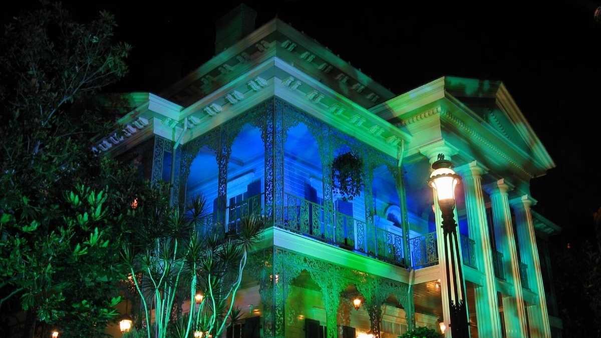 25 Spooky facts from Disney's Haunted Mansion