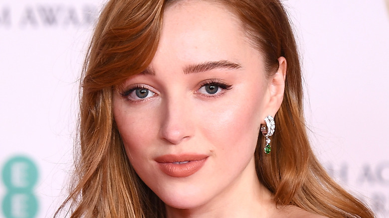 Phoebe Dynevor Finally Shares How She Feels About Regé-Jean Page ...