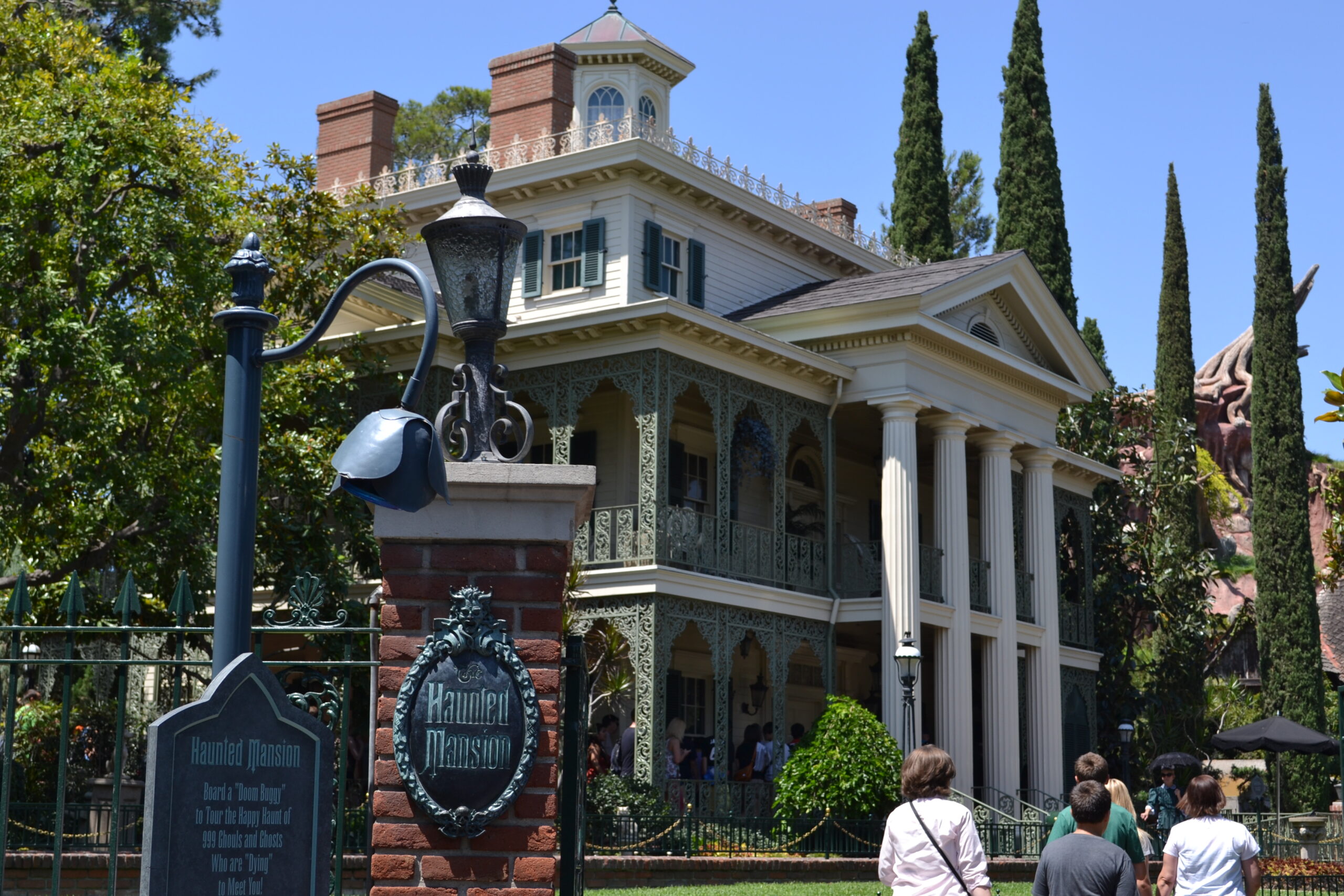 GUEST POST - A Brief History Of Disney's Haunted Mansion [Alex L ...